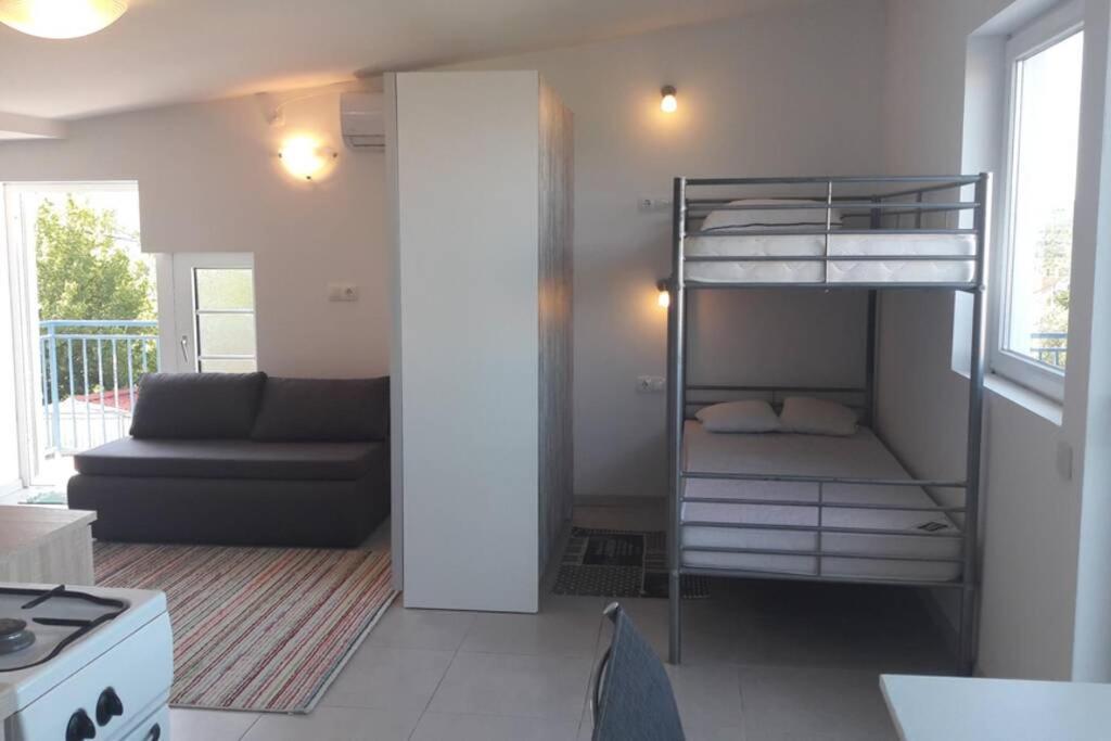 Apartment- Family Studio Малинска Экстерьер фото