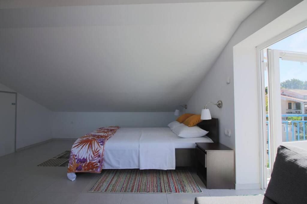 Apartment- Family Studio Малинска Экстерьер фото