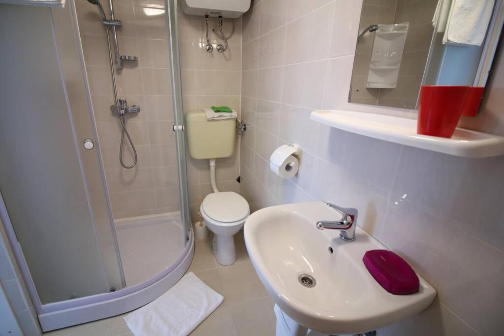 Apartment- Family Studio Малинска Экстерьер фото